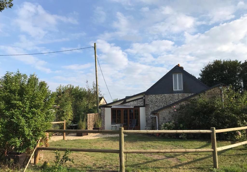 Les 4 Seasons, Agreable Gite Avec Terrasse Et Jardin La Croix Bigot Exteriör bild